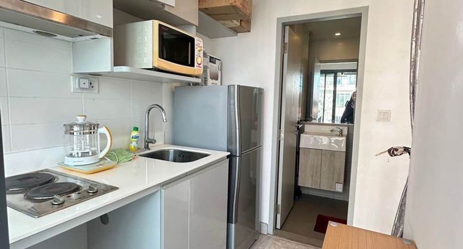 Wohnung zur Miete mit Studio in Huai Khwang, Bangkok