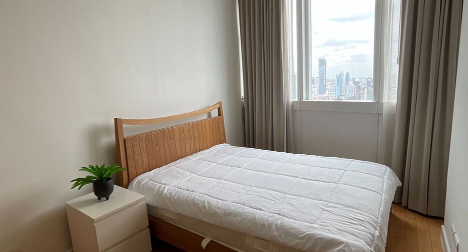 For rent 3 bedrooms condo in Khlong Toei, Bangkok