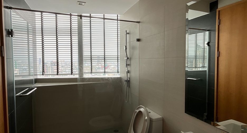 For rent 3 bedrooms condo in Khlong Toei, Bangkok