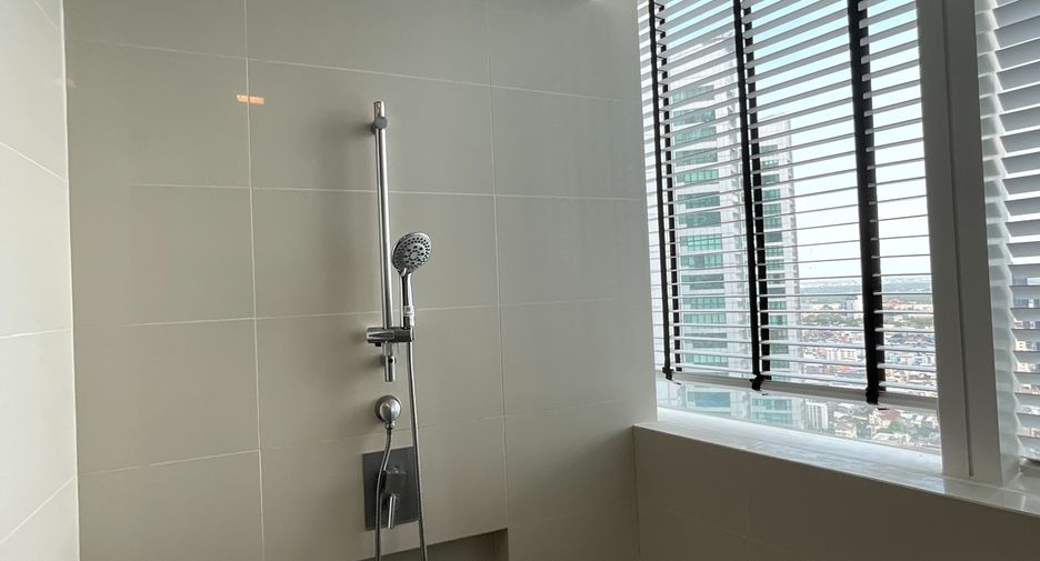 For rent 3 bedrooms condo in Khlong Toei, Bangkok