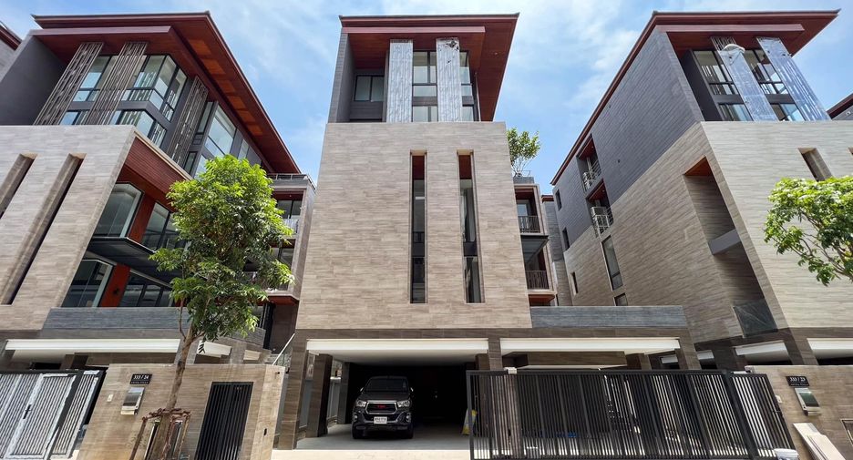For sale 4 bedrooms villa in Yan Nawa, Bangkok