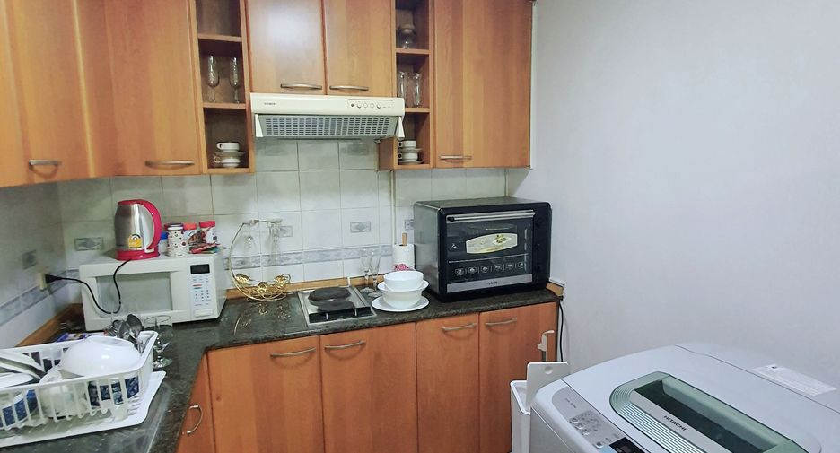 Wohnung zur Miete mit 1 Zimmer in Huai Khwang, Bangkok