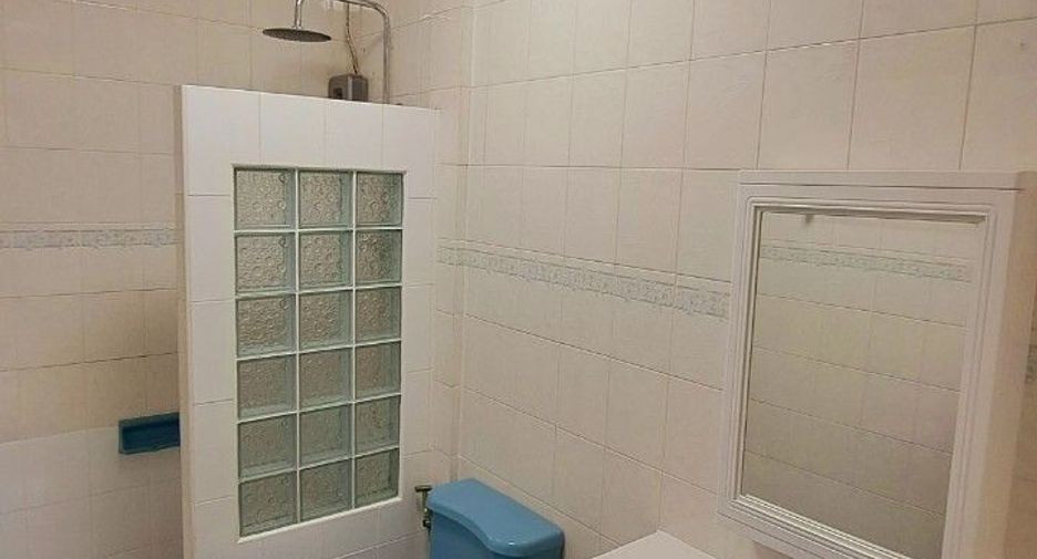 For rent 4 bedrooms house in Watthana, Bangkok