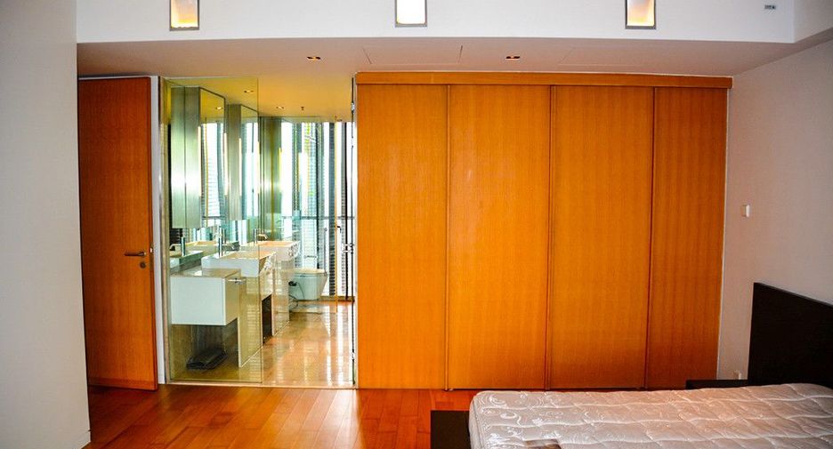 For sale 3 bedrooms condo in Sathon, Bangkok