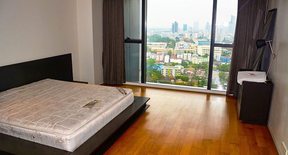 For sale 3 bedrooms condo in Sathon, Bangkok
