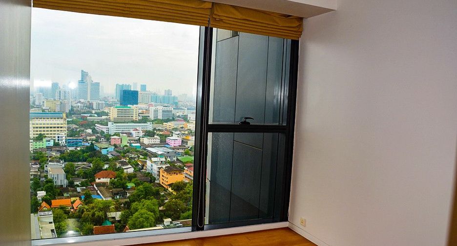 For sale 3 bedrooms condo in Sathon, Bangkok