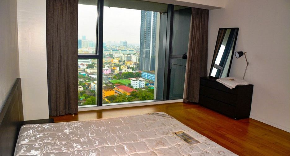 For sale 3 bedrooms condo in Sathon, Bangkok