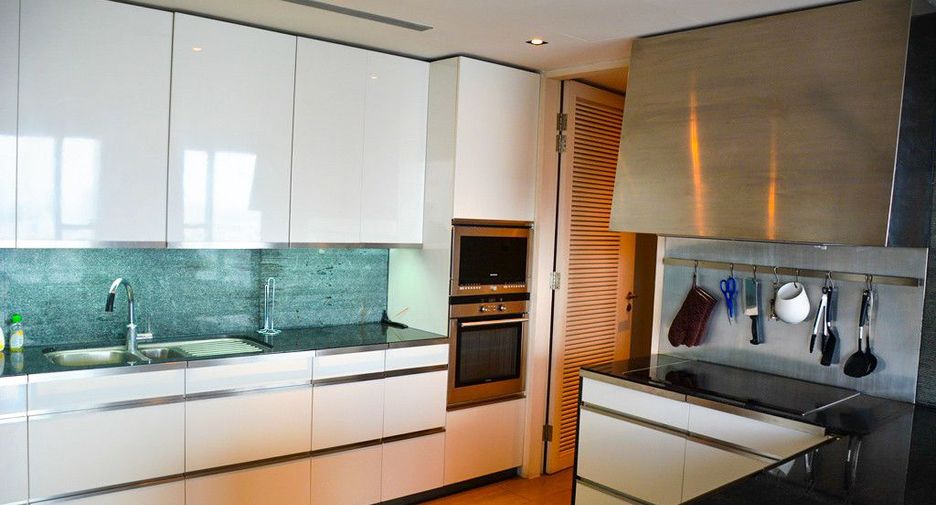 For sale 3 bedrooms condo in Sathon, Bangkok