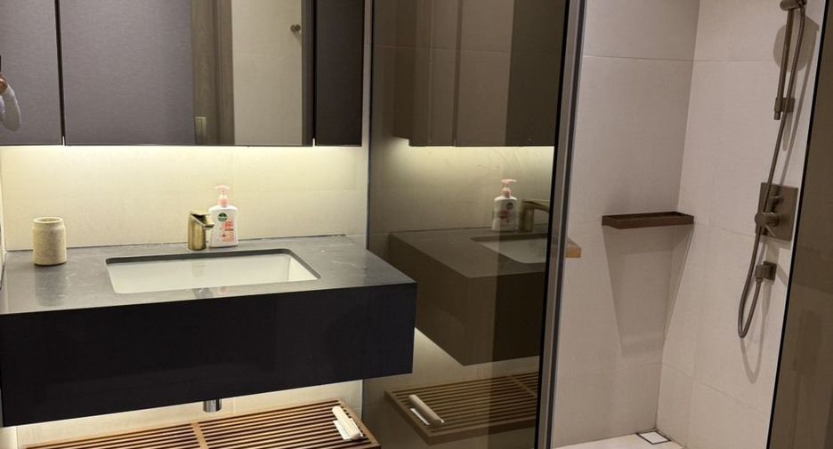 For rent 2 bedrooms condo in Khlong Toei, Bangkok
