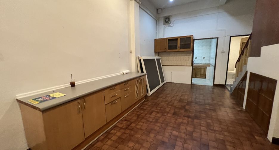 Haus zur Miete mit 4 Zimmer in Samphanthawong, Bangkok