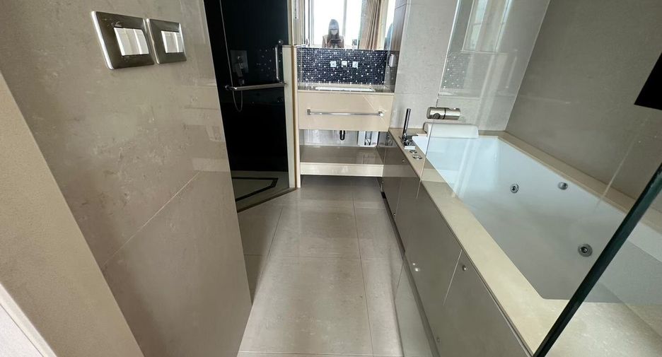 For rent 1 bed condo in Watthana, Bangkok