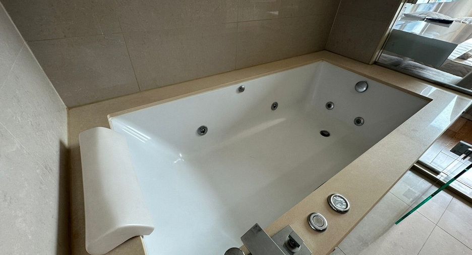 For rent 1 bed condo in Watthana, Bangkok
