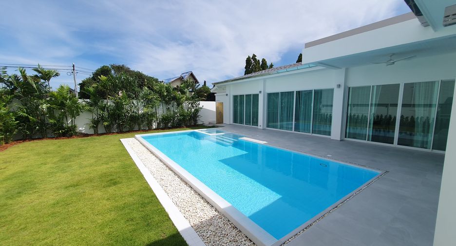 For sale and for rent 3 bedrooms villa in Mueang Phuket, Phuket
