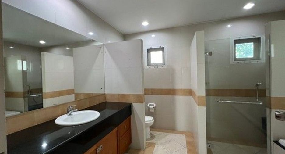 For sale 6 bedrooms house in Watthana, Bangkok