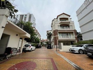 出售 6 卧室 独立屋 在 Watthana, 曼谷