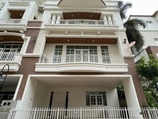 出售 6 卧室 独立屋 在 Watthana, 曼谷