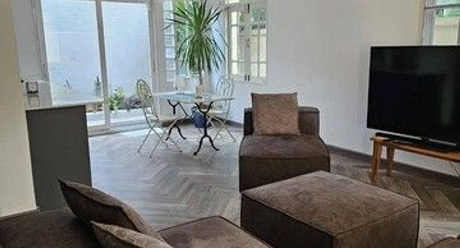 For sale 6 bedrooms house in Watthana, Bangkok