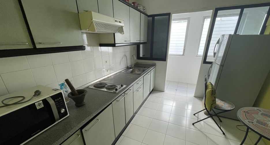 Reihenhaus zur Miete mit 3 Zimmer in Watthana, Bangkok