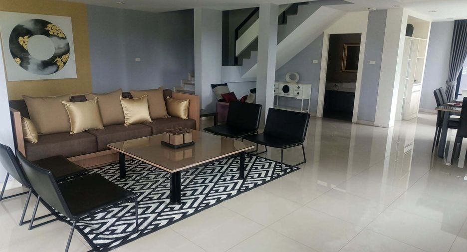 For rent 3 bedrooms townhouse in Bang Lamung, Chonburi