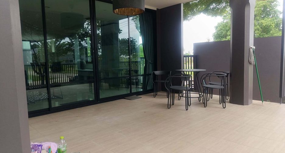 For rent 3 bedrooms townhouse in Bang Lamung, Chonburi