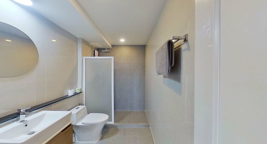 For rent 3 bedrooms condo in Watthana, Bangkok