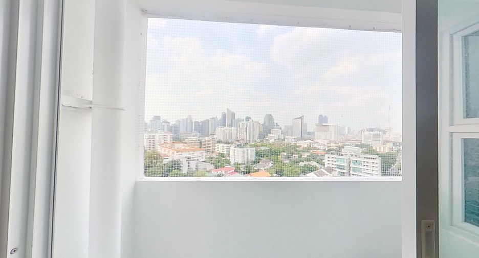 For rent 3 bedrooms condo in Watthana, Bangkok