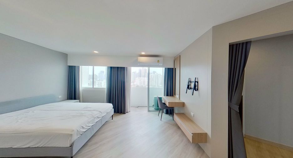 For rent 3 bedrooms condo in Watthana, Bangkok