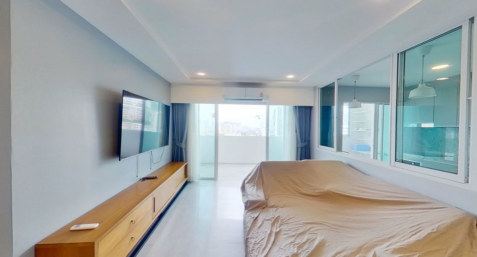 For rent 3 bedrooms condo in Watthana, Bangkok