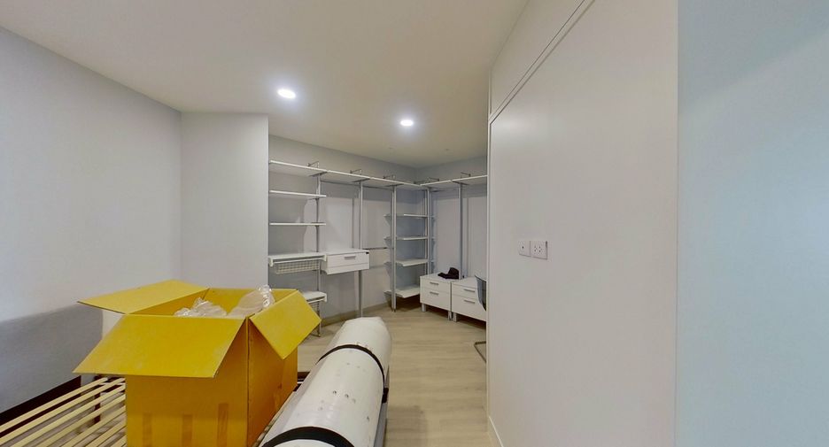 For rent 3 bedrooms condo in Watthana, Bangkok