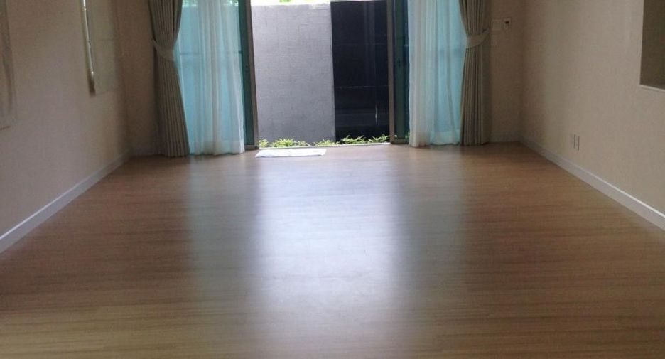 Casa en alquiler de 3 habitaciones en Watthana, Bangkok