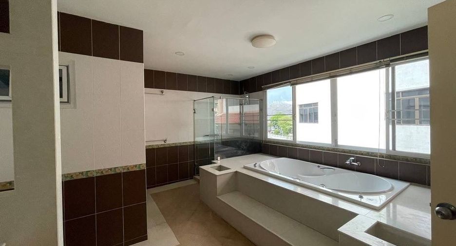 For sale and for rent 12 bedrooms townhouse in Yan Nawa, Bangkok