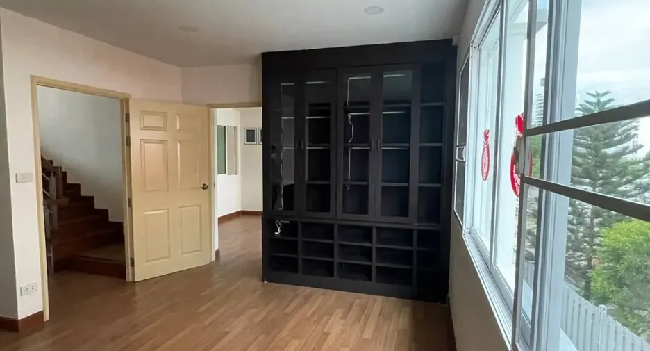 For sale and for rent 12 bedrooms townhouse in Yan Nawa, Bangkok