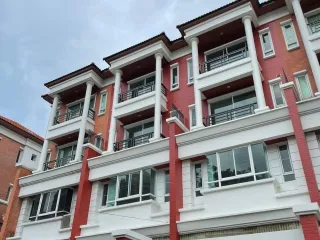 Reihenhaus zum Kauf und zur Miete mit 12 Zimmer in Yan Nawa, Bangkok