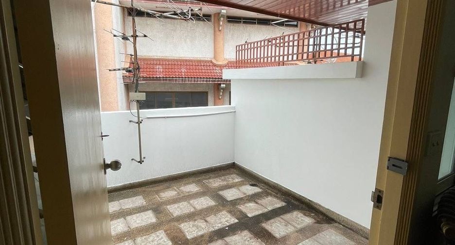 For sale and for rent 12 bedrooms townhouse in Yan Nawa, Bangkok