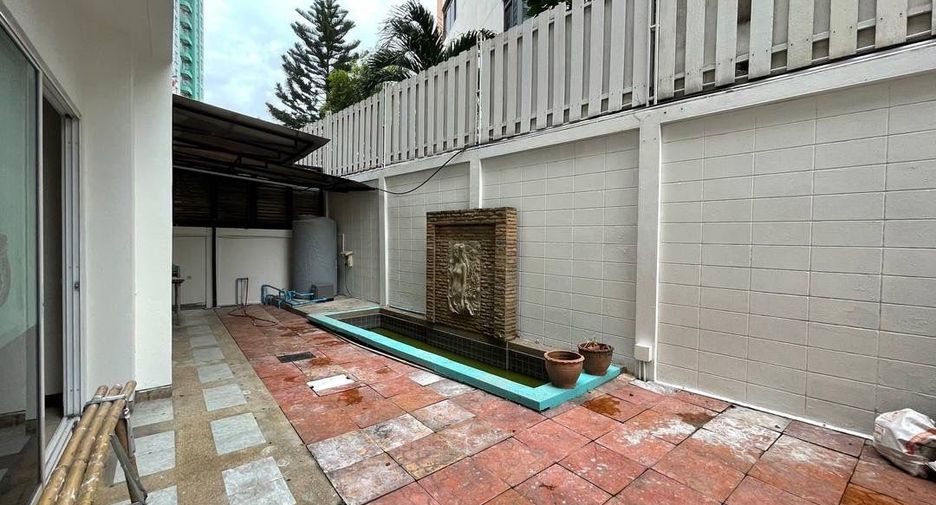 For sale and for rent 12 bedrooms townhouse in Yan Nawa, Bangkok