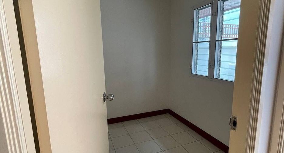 For sale and for rent 12 bedrooms townhouse in Yan Nawa, Bangkok