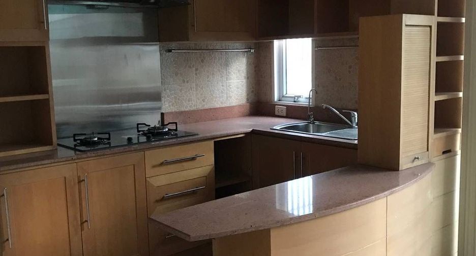 For sale and for rent 12 bedrooms townhouse in Yan Nawa, Bangkok