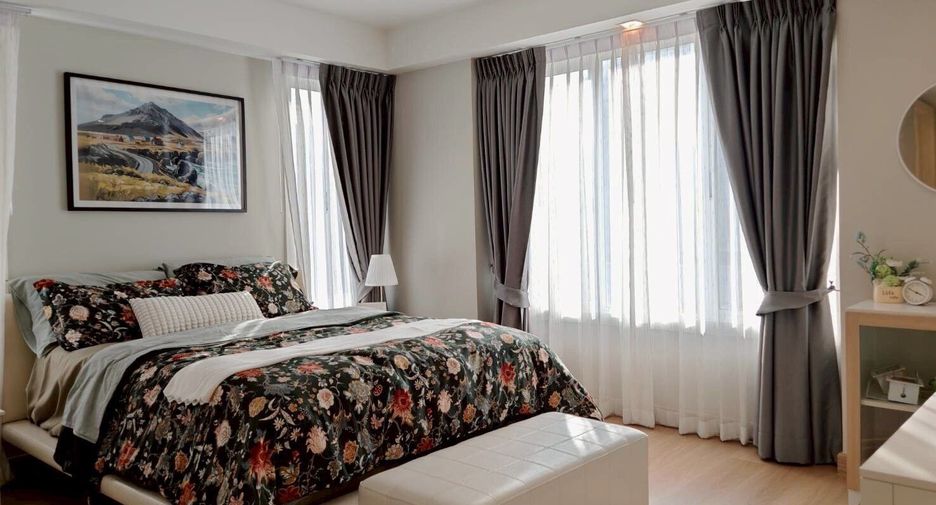 For rent 2 bedrooms condo in Pathum Wan, Bangkok