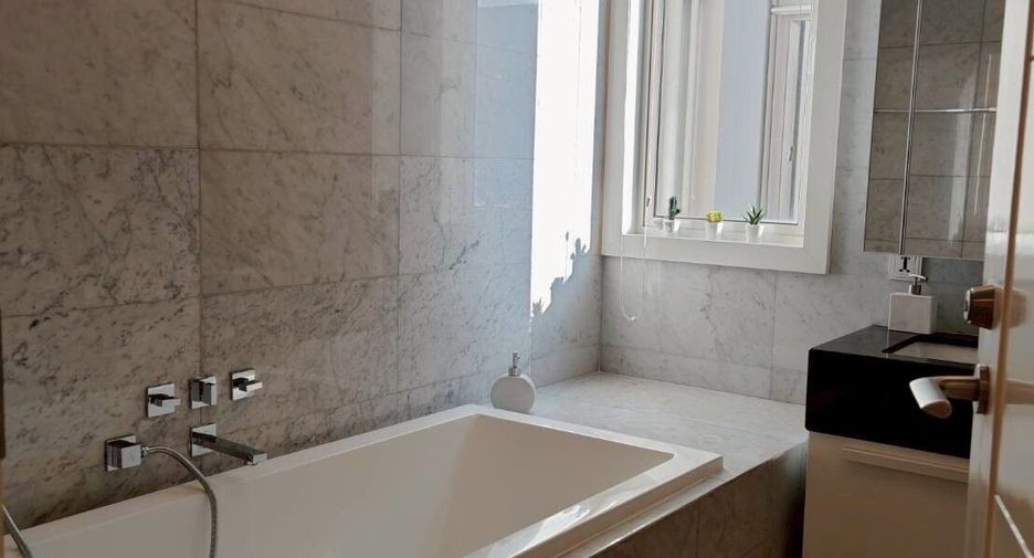 For rent 2 bedrooms condo in Pathum Wan, Bangkok