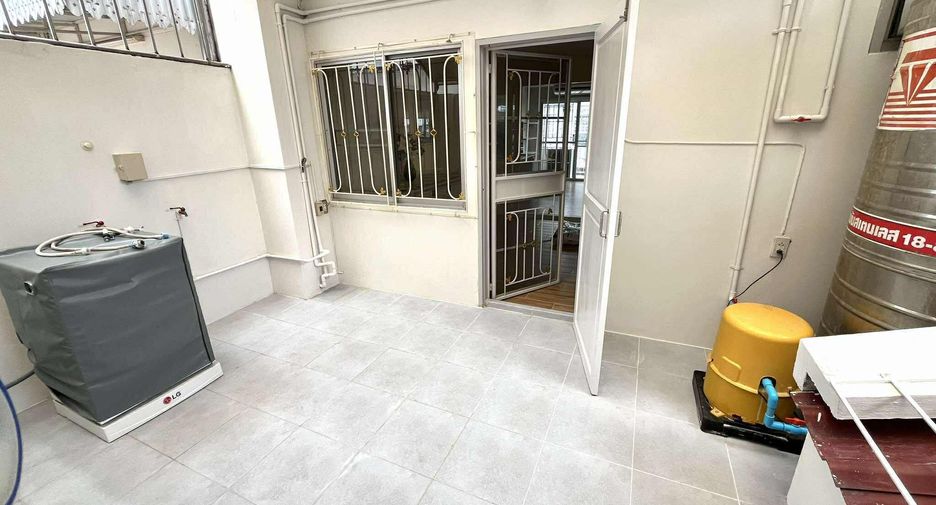 Reihenhaus zur Miete mit 3 Zimmer in Suan Luang, Bangkok