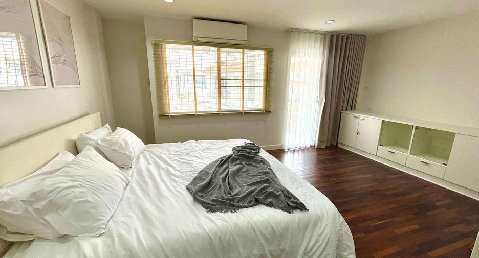 Reihenhaus zur Miete mit 3 Zimmer in Suan Luang, Bangkok