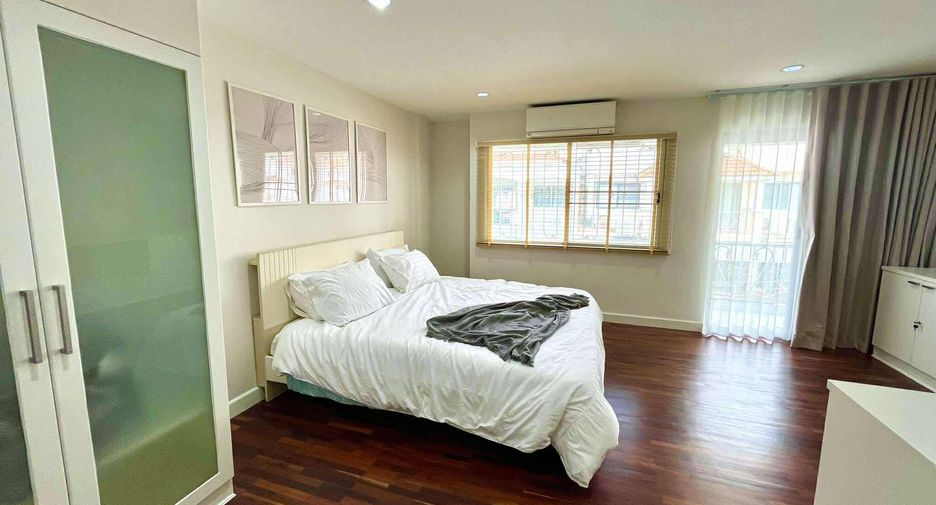 Reihenhaus zur Miete mit 3 Zimmer in Suan Luang, Bangkok