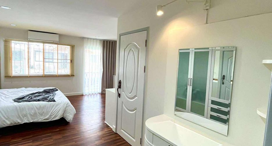 Reihenhaus zur Miete mit 3 Zimmer in Suan Luang, Bangkok
