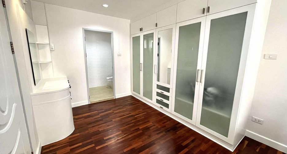 Reihenhaus zur Miete mit 3 Zimmer in Suan Luang, Bangkok