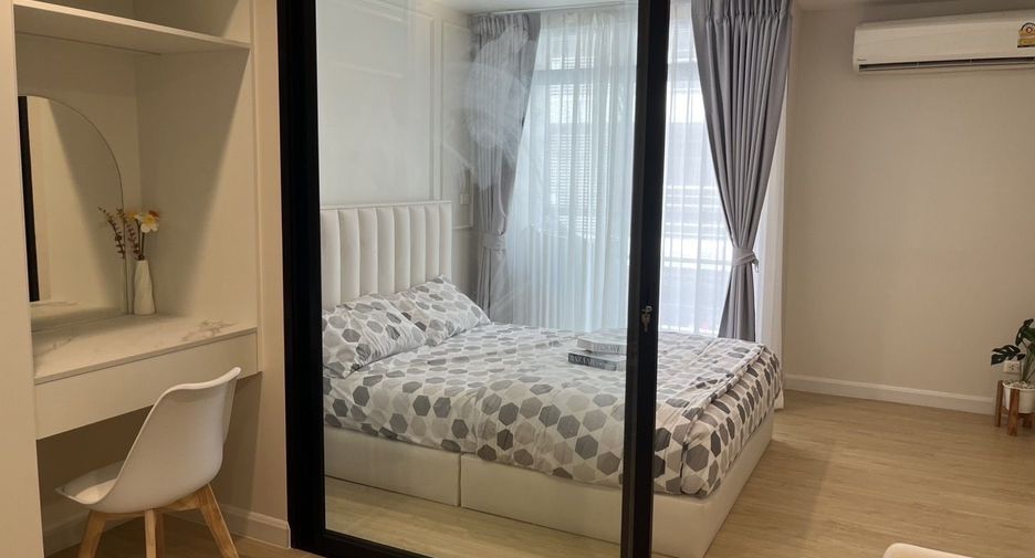 For sale 1 bed condo in Phra Khanong, Bangkok