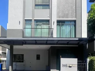 For sale そして for rent 3 ベッドルーム house in Phra Khanong, Bangkok