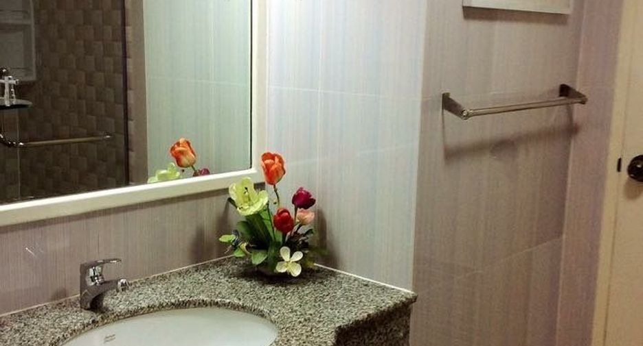 For rent 2 bedrooms apartment in Watthana, Bangkok