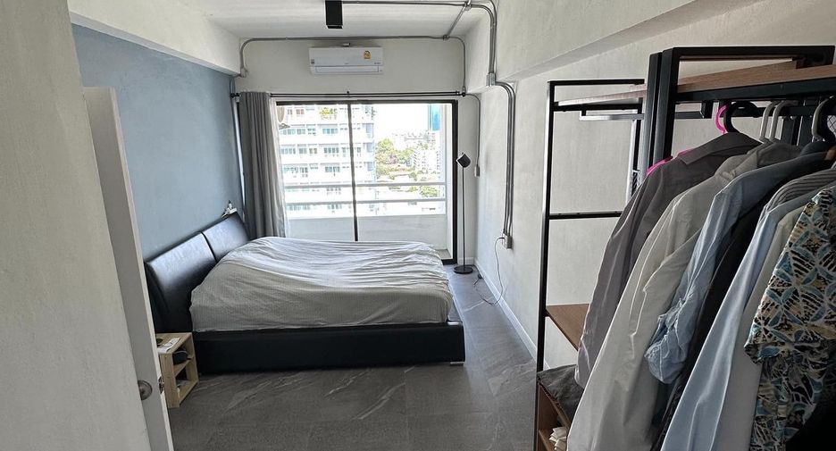 For rent 2 bedrooms condo in Watthana, Bangkok