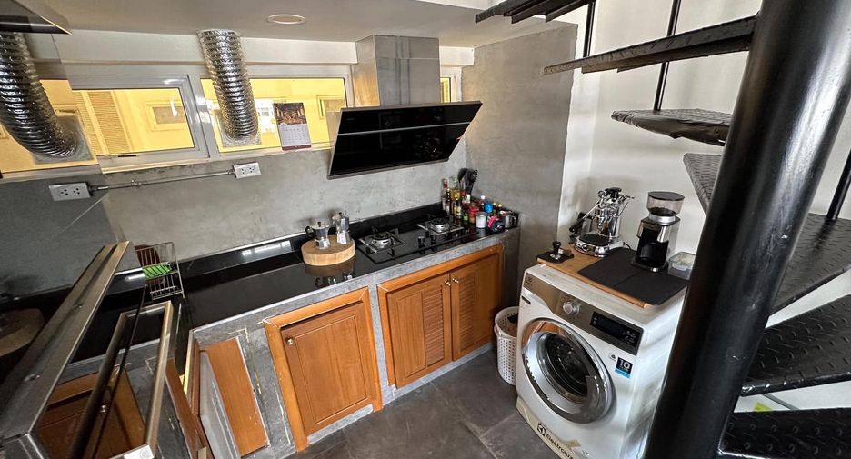 For rent 2 bedrooms condo in Watthana, Bangkok