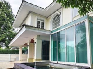 À louer 4 chambres maison à Bang Kapi, Bangkok